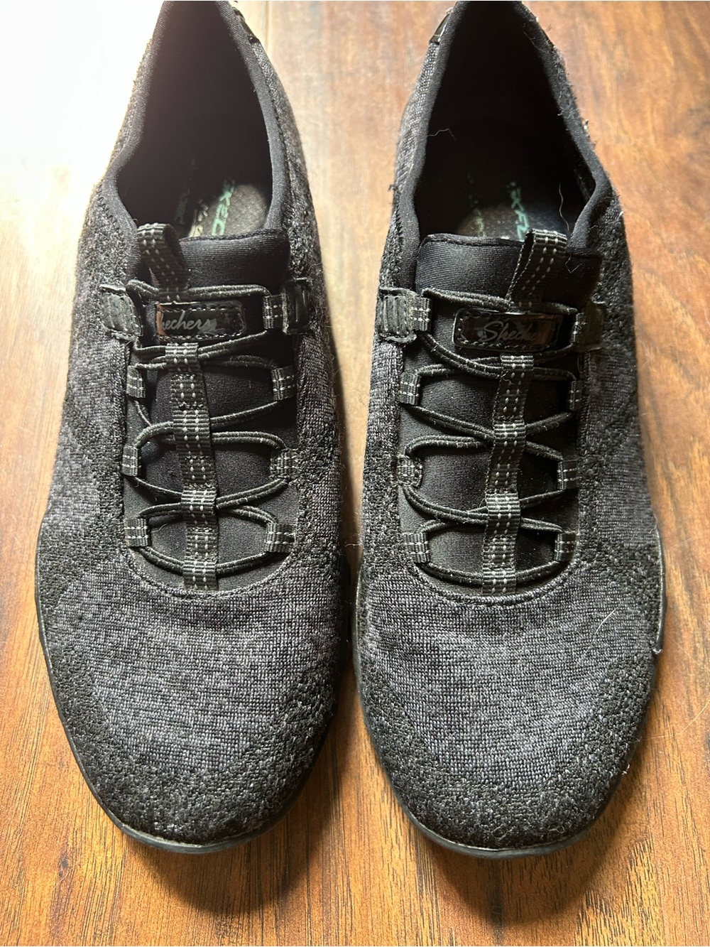 Women’s Skechers Black Knit Athletic Slip-Ons Relaxes Fit Size 9 with Memory Foa